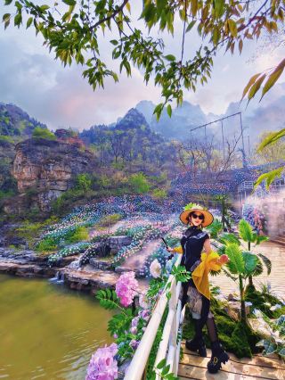 Exploding with a secret mountain wilderness in the outskirts of Beijing!! It's absolutely magical!