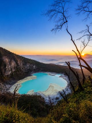 TIRED OF THE MONOTONOUS 9-TO-5 GRIND? A BUDGET GETAWAY TO BANDUNG IS THE ANSWER!