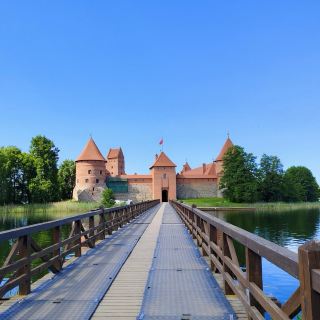 Slow Traveling: Trakai Island Castle — Lithuania’s Dreamy Lakeside Retreat for Unrushed Exploration