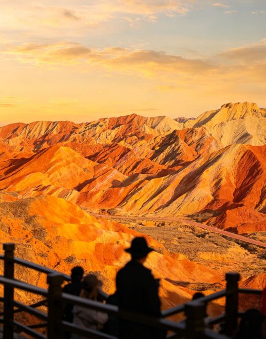 千年のシルクロードを再び辿り、西北の山河と人文の壮麗な景色に出会う