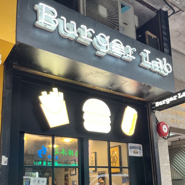 佐敦超巨大漢堡大滿足😌 佐敦超巨大漢堡大滿足😌