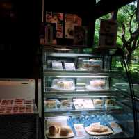 คาเฟ่ ที่มีต้นไม้ร่มรื่น สไตล์ญี่ปุ่น