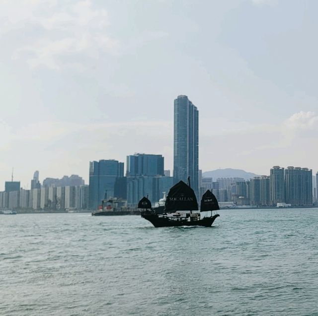 【僅此一刻】香港北角維港凱悅尚萃酒店：無敵維港海景下的寫意日落