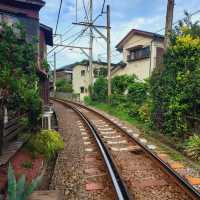 Retro-modern cafe by the railway, Yorodokoro