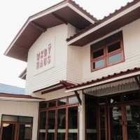 Woody haus cafe 🏠✨ 