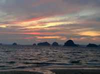 The Arundina ห้องอาหารไทยริมชายหาดคลองม่วง