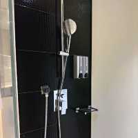 葵涌工廠區內的「荃灣絲麗酒店」