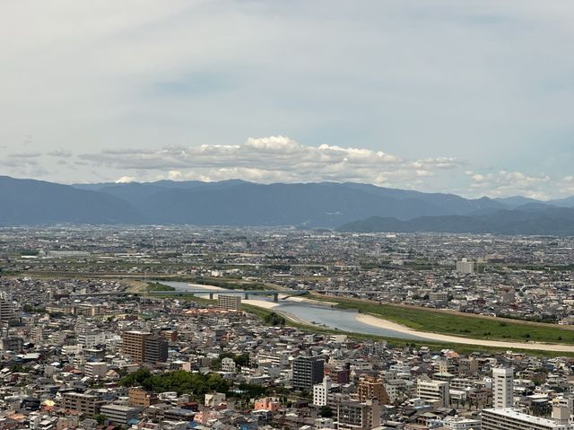 岐阜の景色を43階展望室(スカイラウンジ)から眺める事のできる『岐阜シティ・タワー43』(無料開放)