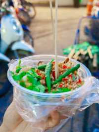 เดินเล่นหาของกินยามค่ำคืนที่ตลาดโต้รุ่งหัวหิน