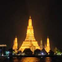 Beautiful sunset with amazing temple views 