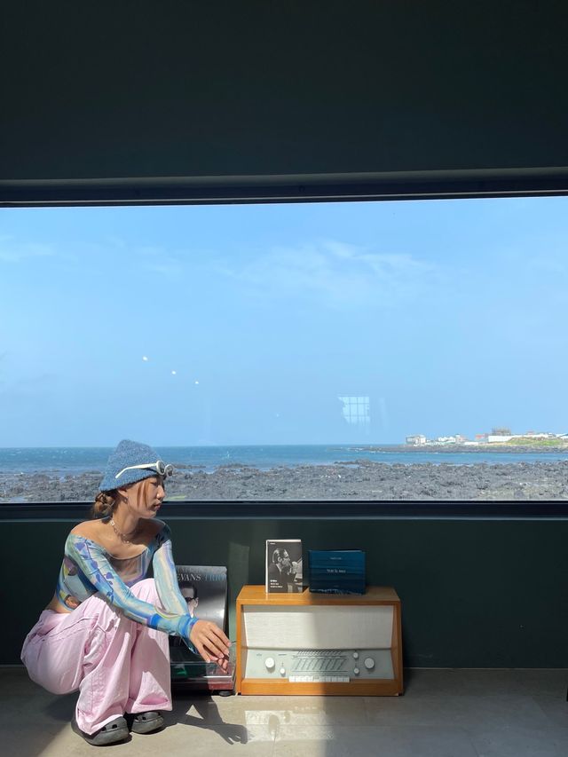 통창으로 들어오는 파도소리, 하귀 오션뷰 카페 슬로보트 아뜰리에