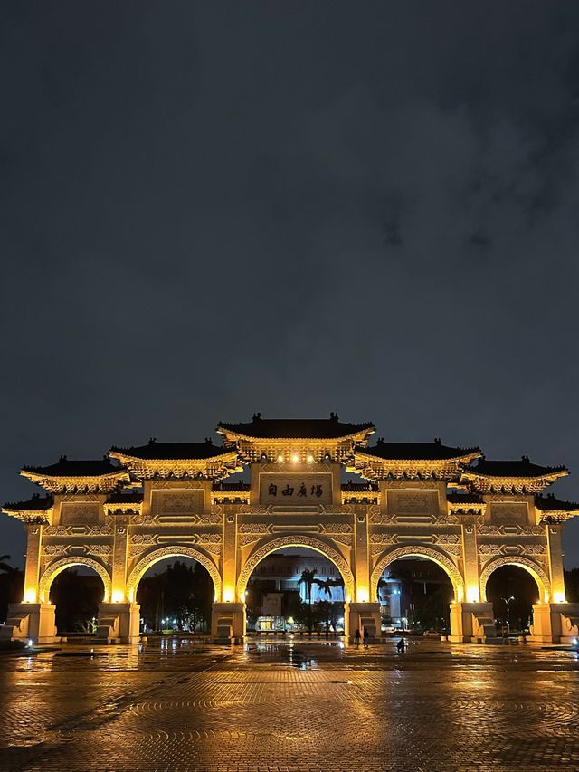 《台北》體驗中式建築之美 徜遊音樂和戲劇的夜晚-國家戲劇院
