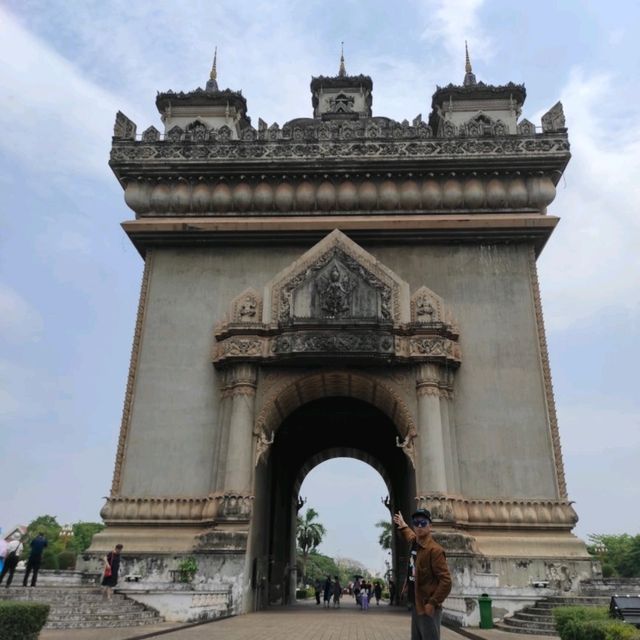 Majestic Patuxay Monument: A Symbol of Pride in Vientiane