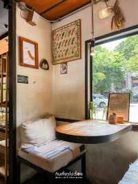ร้านกาแฟสไตล์วินเทจใจกลางเอกมัย