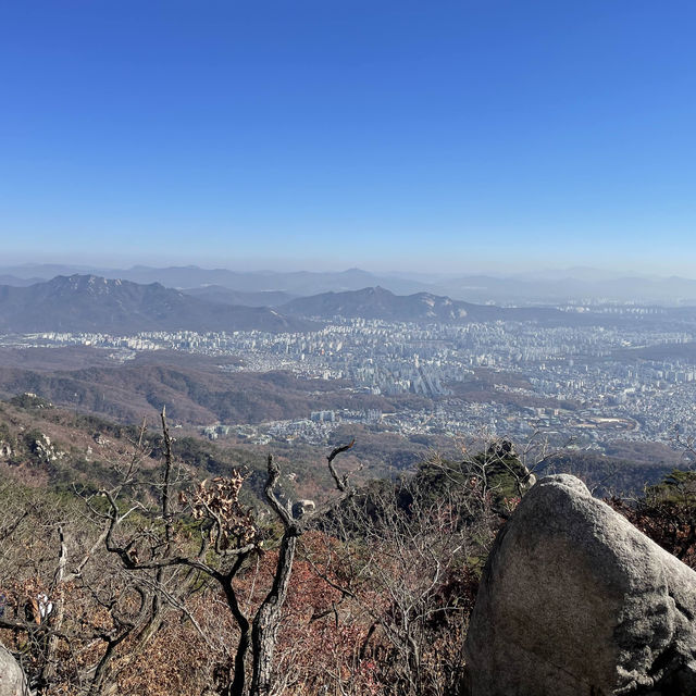 Hiking in Seoul during autumn 