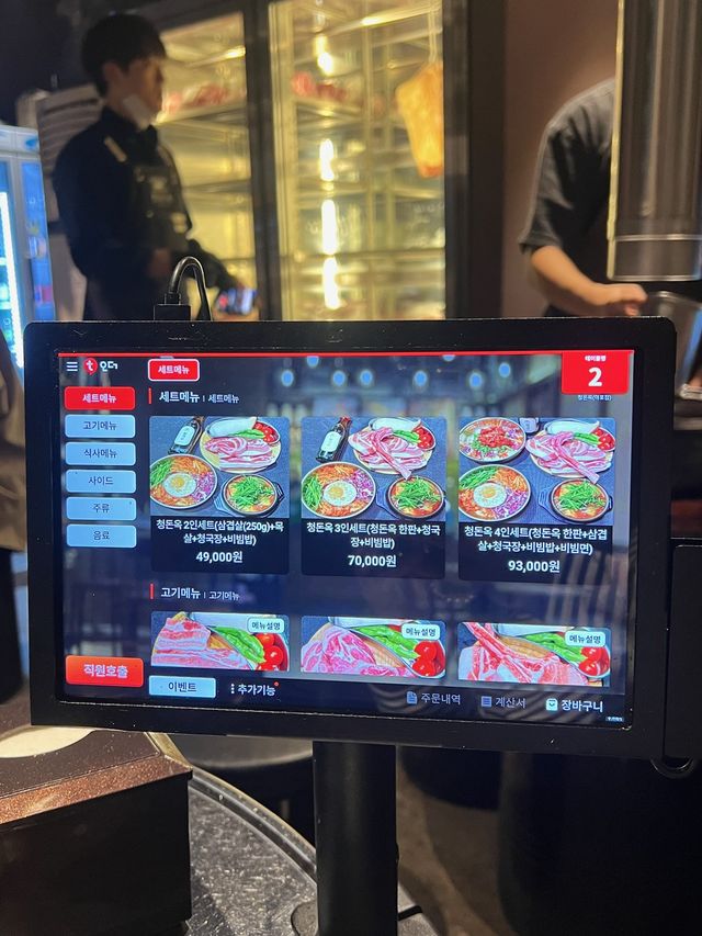 【韓国旅行】韓国グルメ"弘大"で味わう肉厚サムギョプサル