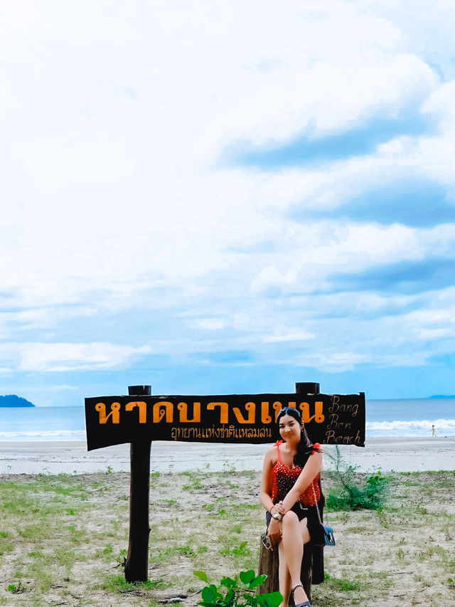 เดินเล่นริมหาด ชมทิวสน ที่หาดบางเบน