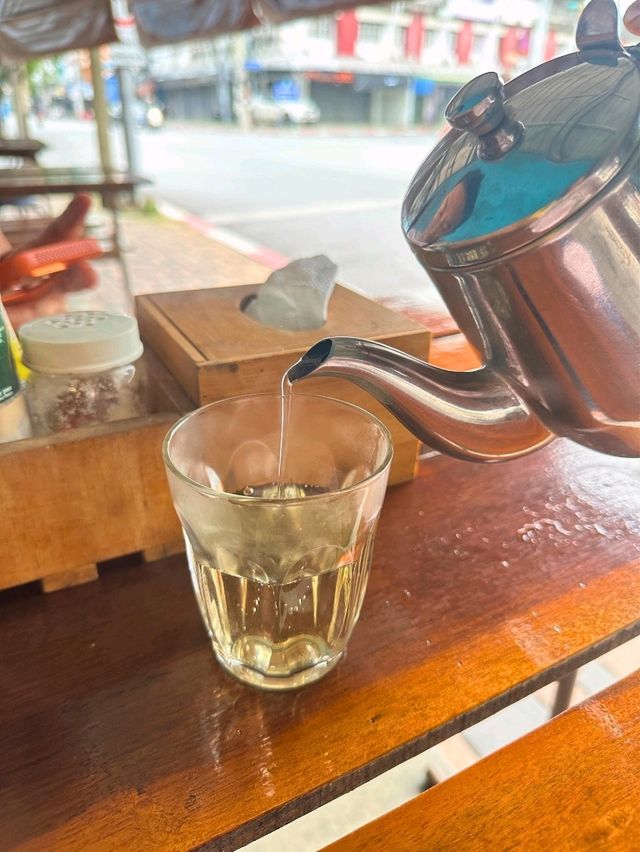 จุดนัดพบย่านคุรุ กาแฟคุรุ พี่หลวง