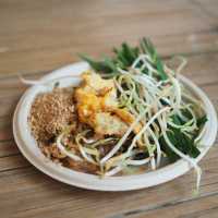 ตลาดโอ๊ะป่อย - บรรยากาศ อาหาร และลำธาร 