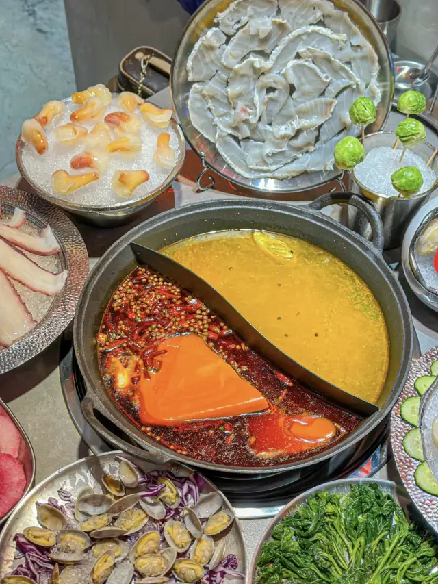 Zhuhai | Setting up a hotpot feast.