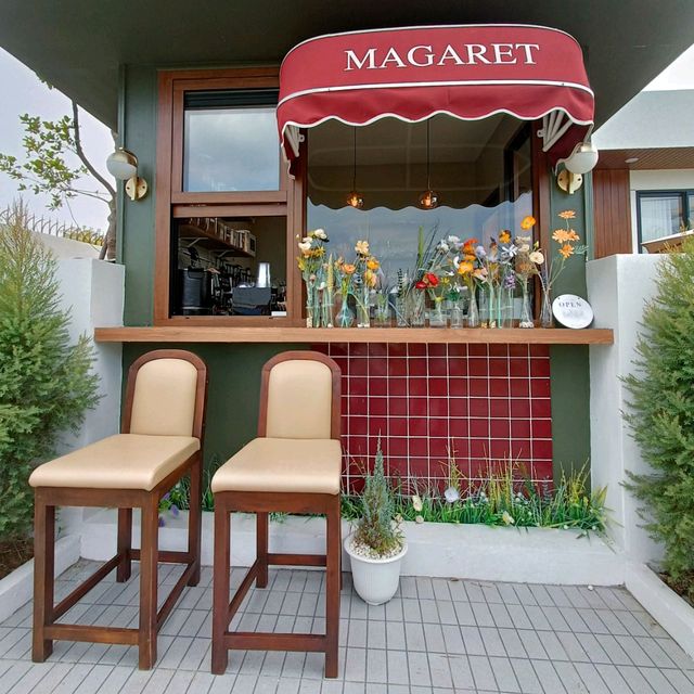 Magaret choose café at Buriram 