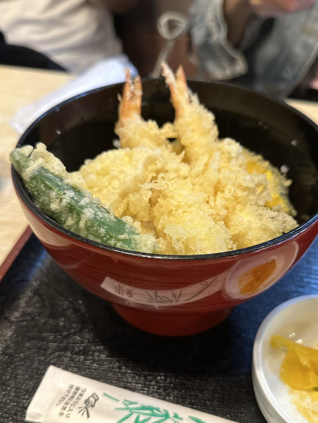 ร้านดี จัดว่าอร่อย ข้างทางไปเที่ยววัด Shitennoji 🛕