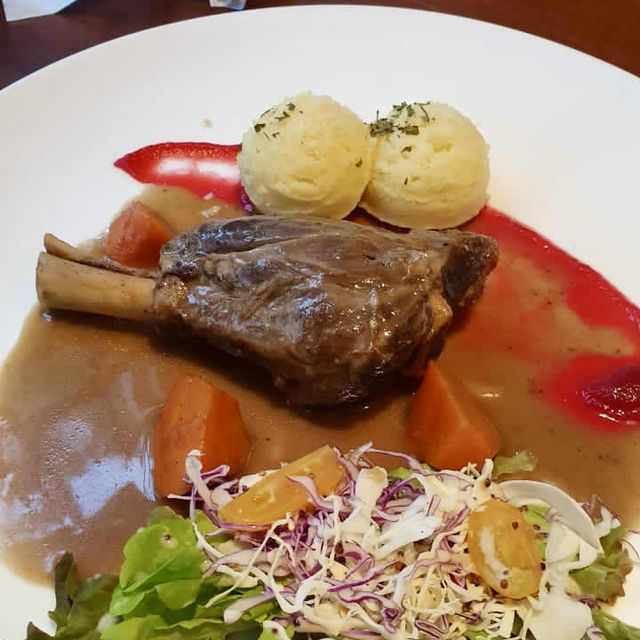 Serene Dining at Hilltop House, Kuching