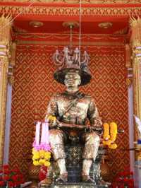 สักการะพระเจ้าตากสิน วัดลุ่ม