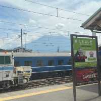นั่งรถไฟชมวิวข้างทางจากโตเกียวไปคาวากูจิโกะ