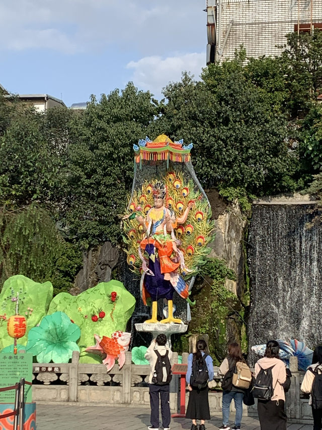 台湾　様々な神が祀られる寺、龍山寺🐉