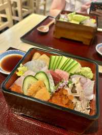【中環】海言どんぶり専門店：精美的食材寶石盒，順時針品嚐每一款刺身