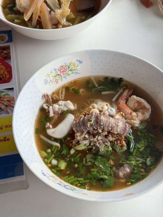 ก๋วยเตี๋ยวทะเลเจ้โอ่ง จันทบุรี