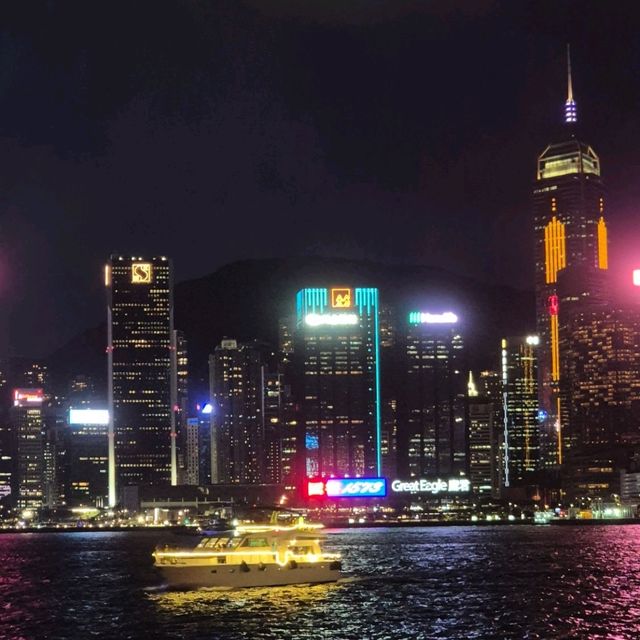 百萬夜景就在香江維多利亞港