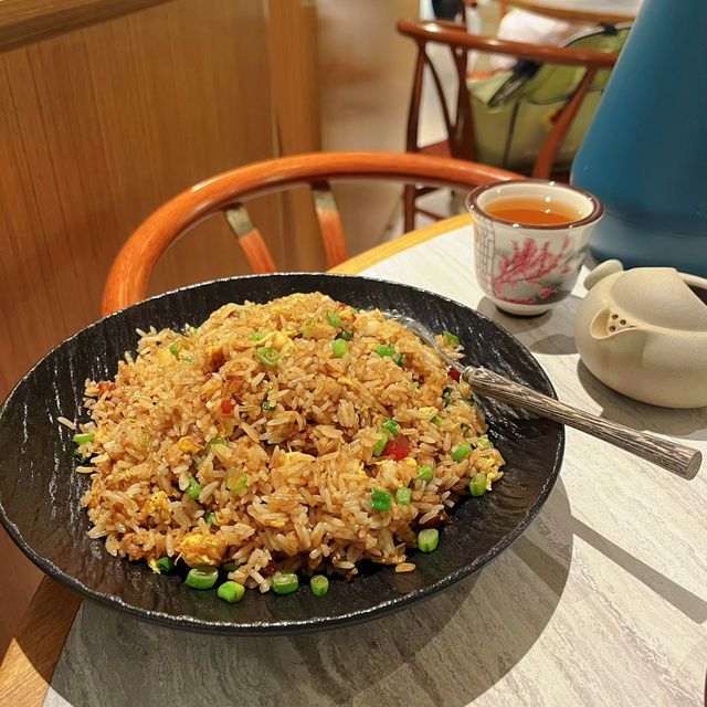 走進古雅的上海名居。細味經典上海美食