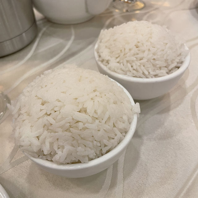 酒樓有很多抵食孖寶