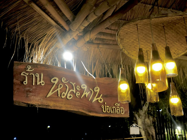 ร้านหัวสะพาน ร้านอาหารเหนือแบบโลคอลในอ.บ่อเกลือ