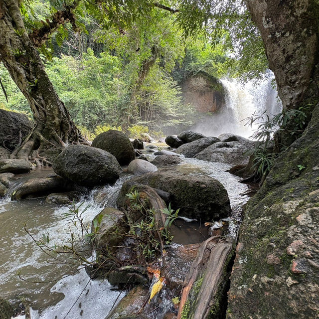 น้ำตกเหวสุวัต Khao Yai National Park. 