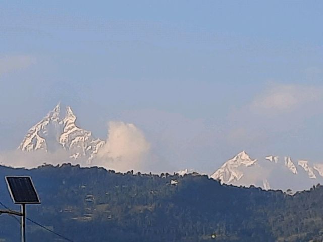 「博卡拉費瓦湖畔街道雪山🏔️魚尾峰美景，見到就會好運降臨」