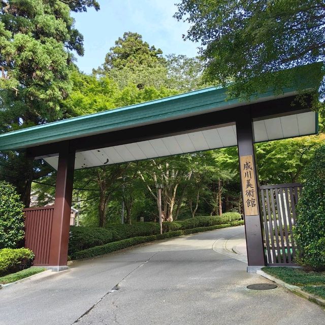 陰天下的成川美術館
