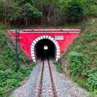 สะพานกลับหัว《ตำนานกลับหัวหนีระเบิด》