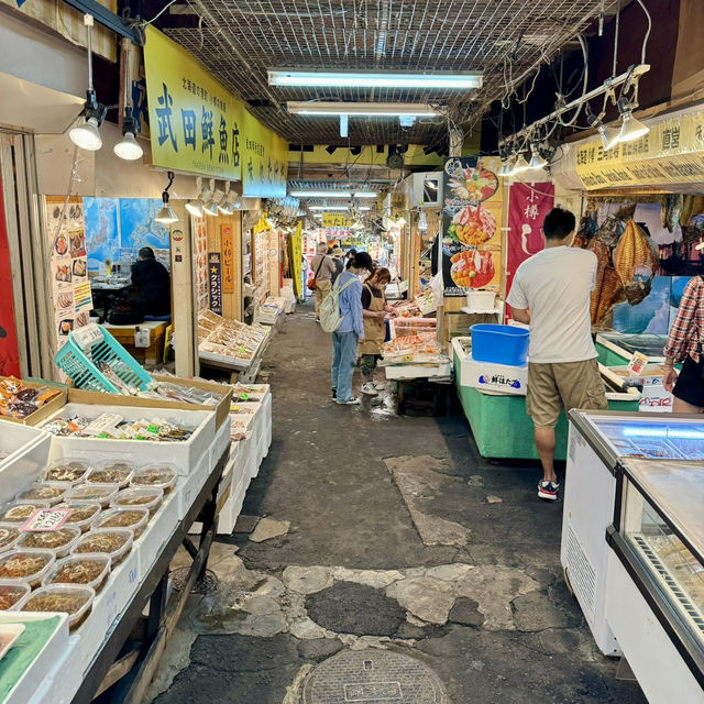 小樽三角市場-海鮮愛好者必到海鮮市場，螃蟹新鮮，丼飯足料