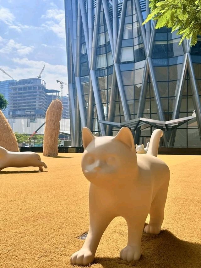 又來了！深圳灣萬象城Bay de Luna巨型貓咪展