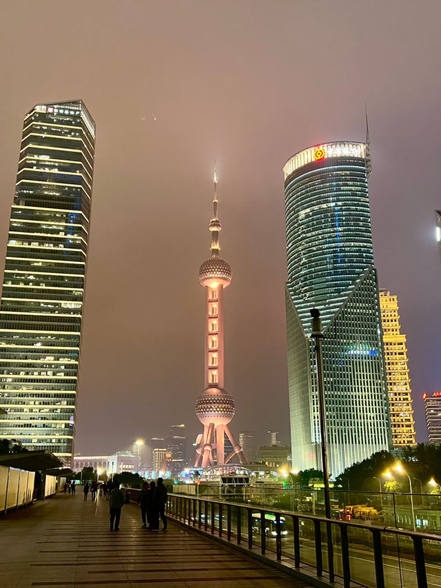 Lujiazui แจกพิกัดเที่ยว ถ่ายรูปยามค่ำคืน