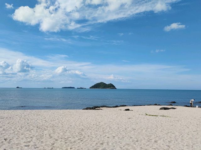 หาดสมิหลา หาดทรายขาวๆ อำเภอเมืองสงขลา
