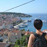🇭🇷/アドリア海に面するフヴァル島