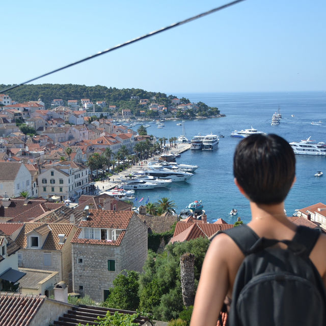 🇭🇷/アドリア海に面するフヴァル島