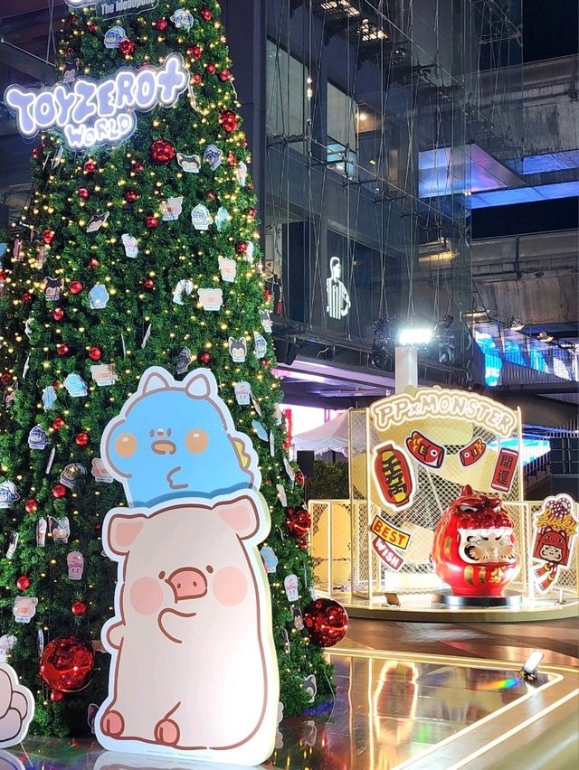 ต้นคริสต์มาส Art toy ที่ Siam Center