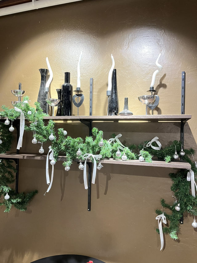TRUST Cafe and Studio👀🎄