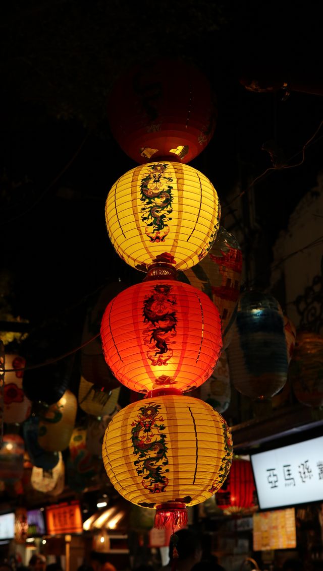 Shopping and exploring Shennong Street in Tainan