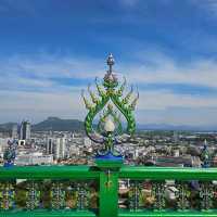 ไหว้พระ ทำบุญ ชมวิวเมืองศรีราชา 360° สวยงามมากๆ